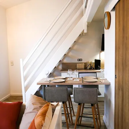 A 150m Du Port, Le Baia, à Pied